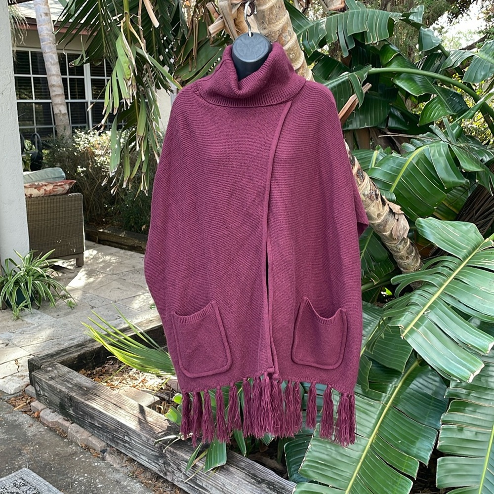 Steve Madden turtleneck sweater cape with fringe